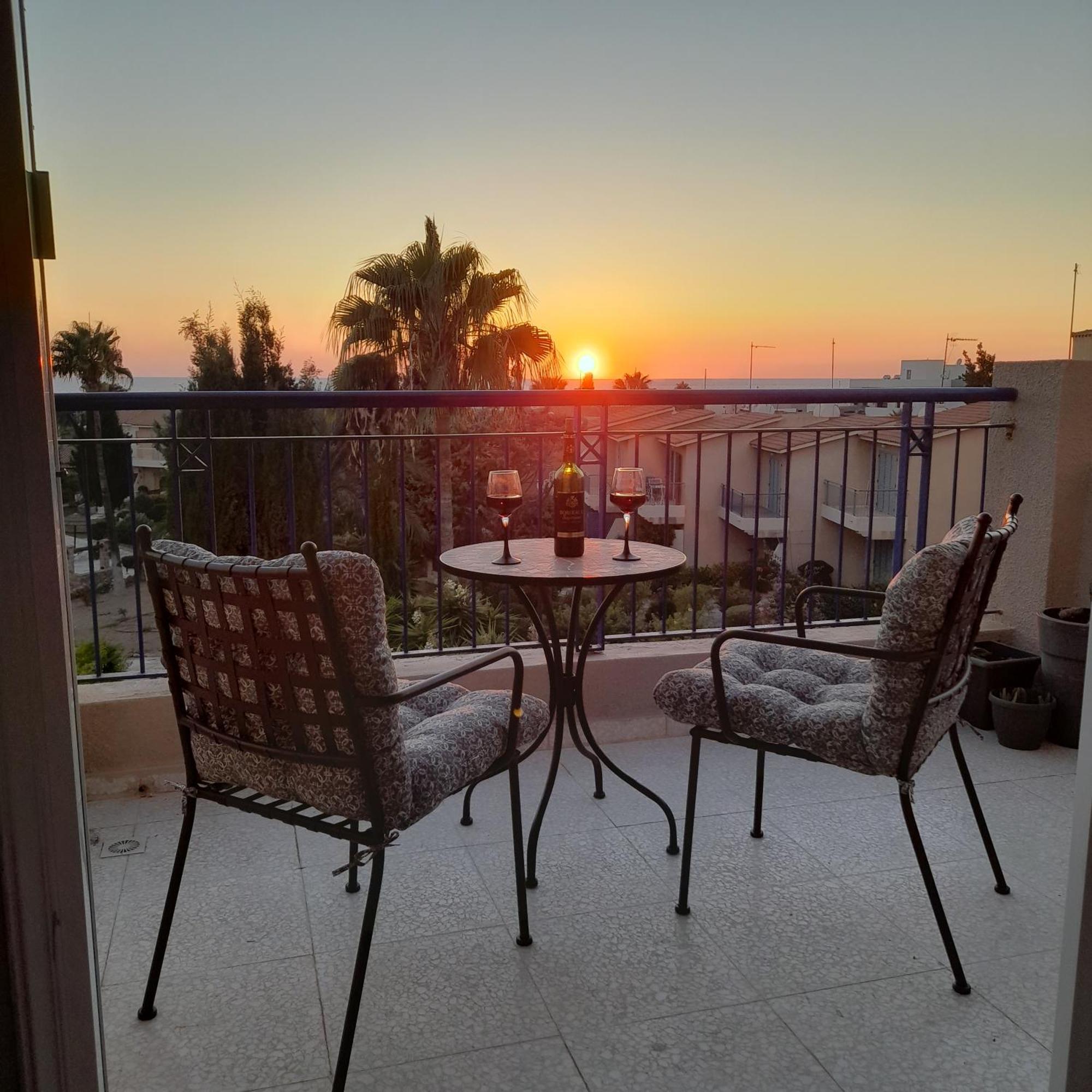 Modern Sea View Apartment Regina Gardens Paphos ภายนอก รูปภาพ